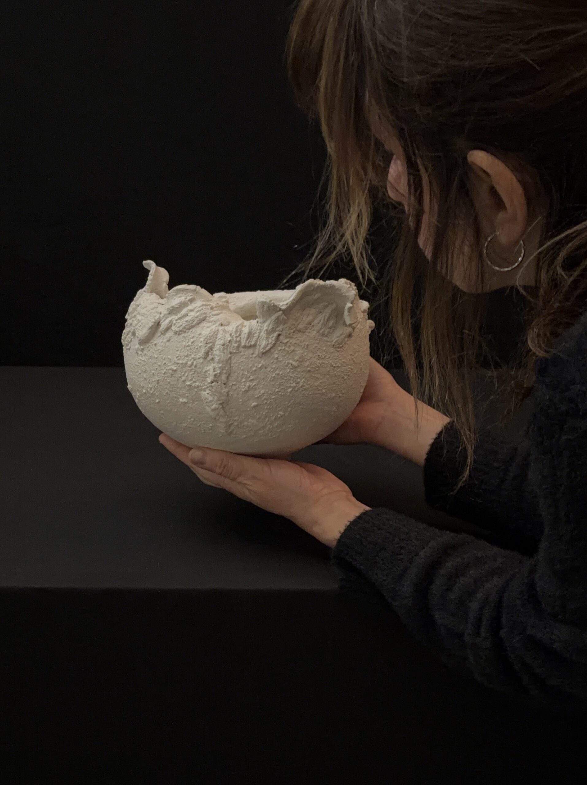 VASO SCULTURA BIANCO ROTONDO DISGREGATO - immagine 3