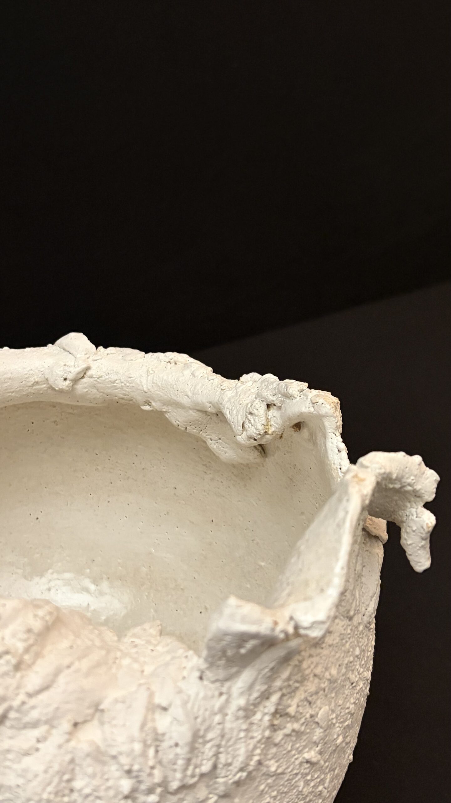 VASO SCULTURA BIANCO ROTONDO DISGREGATO - immagine 4