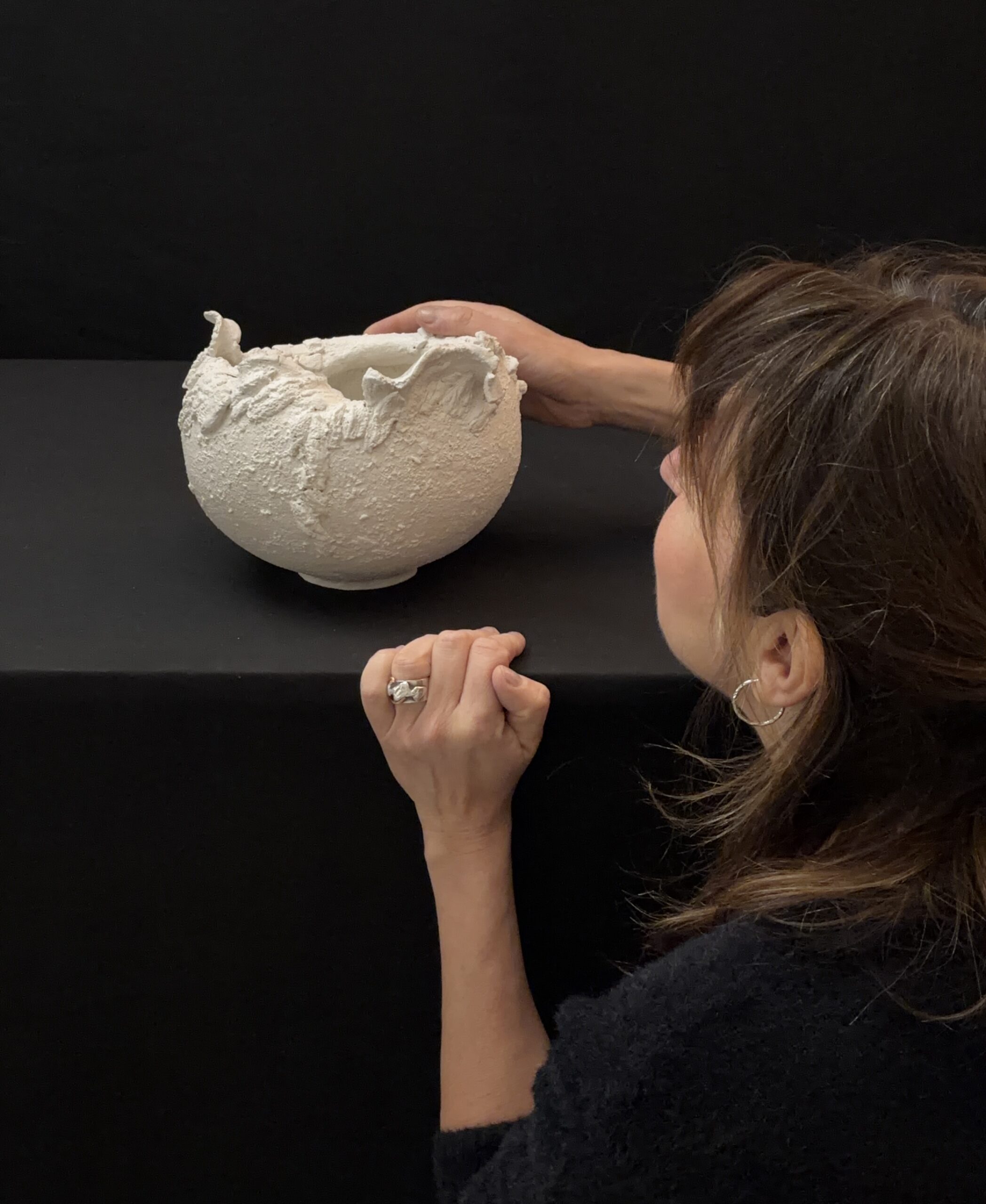 VASO SCULTURA BIANCO ROTONDO DISGREGATO - immagine 6